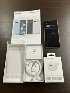 #23803【ほぼ新品】docomo Google Pixel 7a GA04274-JP 6.1インチ 128GB Snow おまけ付！ ケース ポータブルACアダプタ IMEI確認〇！