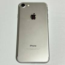 【小さな傷バッテリー77%】iPhone 7 32GB シルバー /au SIMロック解除済み残債無し Apple_画像3