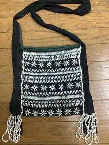 アンティーク　数珠玉刺繍のショルダーバッグ　古布民族衣装古着