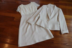 Persodea　９号　オフホワイト　可愛いスーツ　ワンピースタイプ　レース付き　上品です。入学式　入社式　結婚式フォーマルにも
