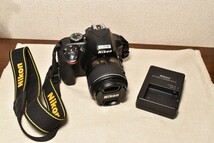 シャッター回数約3,300回 Nikon D3300 VRレンズキット AF-S DX NIKKOR 18-55mm f/3.5-5.6G VR II ニコン_画像1