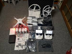 DJI Phantom 4 Pro＋ V2.0　講習用機体 プロポ２台新品です：機体＋プロポ2台：300K/L 定期点検で12月全て新品交換機体　電池5本セット