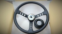 ＤＡＴＳＵＮ ダッツン ダットサンコンペ用のホーンパッド付きステアリング 新品 GC10 GC110 S30z 240Z S130z 等 （当時物_画像1