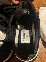 即決 CHANEL low TOP TRAINER BLACK SIZE 36 23.0cm 国内正規 シャネル スニーカー ブラック スエード レザー 金具 金 ゴールド 22aw 新品_画像6