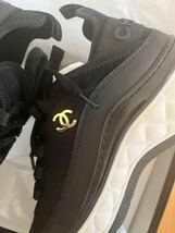 即決 CHANEL low TOP TRAINER BLACK SIZE 36 23.0cm 国内正規 シャネル スニーカー ブラック スエード レザー 金具 金 ゴールド 22aw 新品_画像3