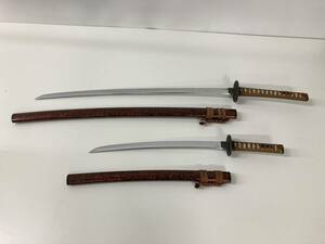 ★◆【USED】模造刀 2本セット 刀 日本刀 打刀 脇差 武士　武器 武士 コレクション コスプレ 二振り 大小 140サイズ