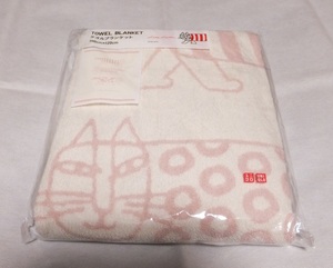  Uniqlo Lisa la-son towel blanket LISA LARSON lap blanket . daytime . towel 