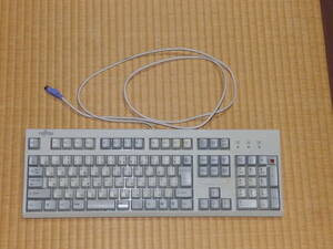 富士通　PS2キーボード　モデル128872-103 REV.A　NMB：AQ6-RT2900　ジャンク扱い　