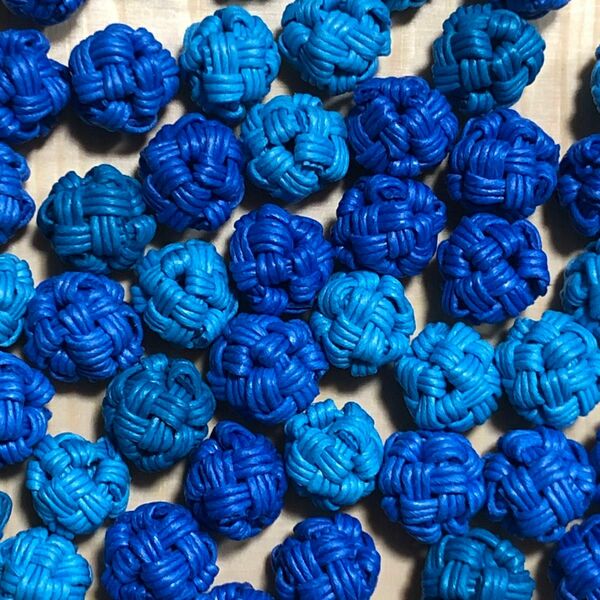 クラフトバンドの四つ畳みボール　ブルー系　20個　まるくて可愛いボール型　イヤリング、チャーム、デコパーツ　ハンドメイド