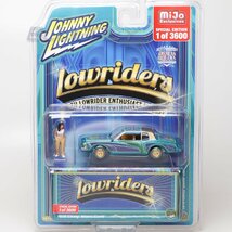 Johnny Lightning 1/64 シボレー モンテカルロ 1978 ローライダー フィギア付き Lowriders Chevrolet Monte Carlo ミニカー_画像3