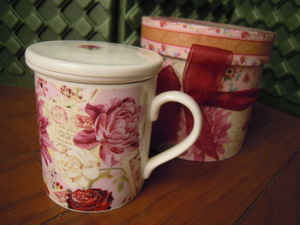 【三】未使用　中国茶器　茶こし付マグカップ　陶器　台湾　◇　薔薇　ピンク　乙女