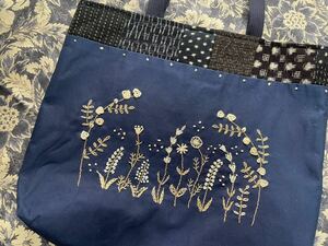 ハンドメイド　お花の刺繍　トートバッグ　絣　紺　手刺繍　骨董市