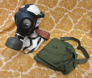 アメリカ陸軍・M17ガスマスク（複製、カバン付き　アメリカ軍米軍野戦装備科学戦毒ガス軍服軍帽制服制帽ベトナム戦争朝鮮戦争