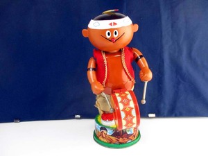 野村トーイ　1960年代製　太鼓を叩くインディアン坊や（シスコーン坊や）完動ほぼ美品　高さ約32cm