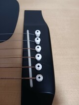 中古 アコースティックギター Morris MD-510 ハードケース、ストラップ、スペア1～4弦付き 汚れ、傷、黄ばみ、凹みあり_画像4