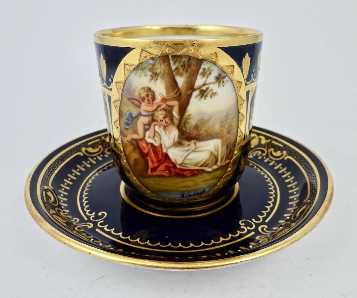 Tasse et soucoupe autrichiennes Demitasse avec scène grecque classique peinte à la main Antique Antiques vintage, Ustensiles à thé, tasse et soucoupe, Tasse à demi-tasse