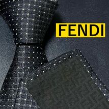 激レア 極美品 ネクタイ FENDI フェンディ シルク デカロゴ ズッカ FF ff ドット メンズ ビジネス 通勤 ネイビー 紺_画像1