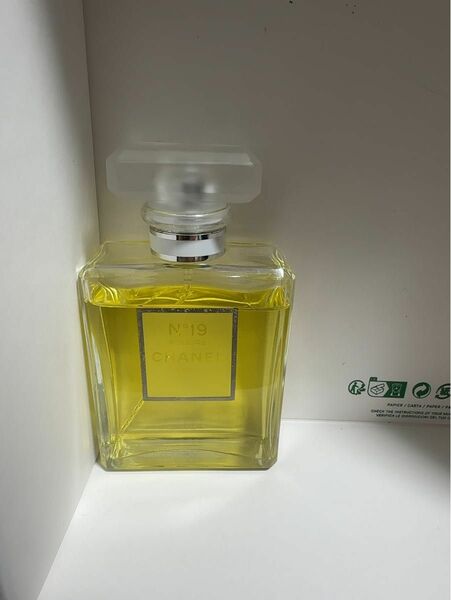 シャネル N°19 プードレ オードパルファム 50ml EDP