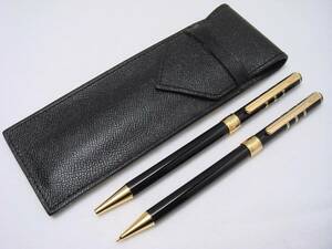 イブサンローラン　YSL ボールペンとシャープペンのセット　ペンケース入り　きれいです