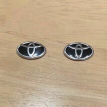 トヨタ エンブレム 3Dシール ２個 アルミ製 TOYOTA ドア ミラー ロゴ 鍵 キー ハンドル ハイエース アクア ヤリス カローラ ステッカー_画像2