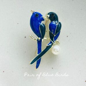 2羽の鳥のブローチ　青い鳥　オウム　フェイクパール　北欧雑貨　北欧　とり　つがい