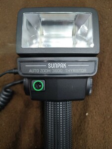 SUNPAK AUTO ZOOM 3600 THYRISTOR、大光量グリップタイプストロボ、サンパック