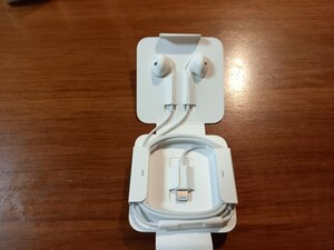 【Apple純正】(未使用)EarPods with Lightning Connector +Lightning - 3.5 mmヘッドフォンジャックアダプタ　iPhone　イヤホン