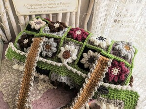 ☆Handmade…手編み◇ぷっくりお花モチーフ繋ぎのお出掛け横長バッグ◇大容量