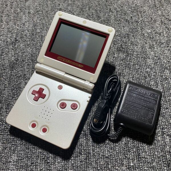 GBA ゲームボーイアドバンスSP ファミコンカラー 充電器付き XJH13900294