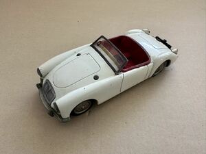 MG MGA 1600 Cabriolet カブリオレ 白　 ブリキ フリクション （ATC・旭玩具）箱無し