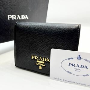 【未使用級】PRADA プラダ ２つ折り財布 三角プレート ブラック 黒 無地 柄なし シンプル レザー 革 人気 高級感 メンズ レディース