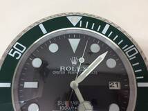 ■3052 ROLEX ロレックス風 サブマリーナ 掛時計 グリーンベゼル 稼動 傷あり 電池部分のシール欠品 ※写真・商品説明欄要確認※_画像7