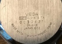 SS-2427■送料込■OXY VEGA W.R. 5bar ALARM クォーツ 腕時計 時計 アンティーク レトロ 52g●ジャンク扱い/くATら_画像10