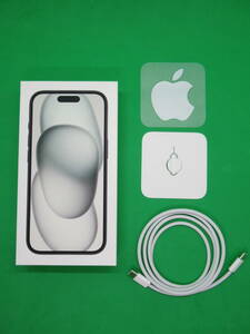iPhone 15の箱（USB‐C充電ケーブル・シムスロットを開けるピン・アップルマークシール）