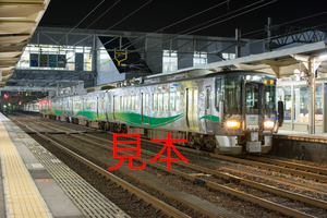 鉄道写真データ（JPEG）、00542380、521系（クハ520-11）、JR高岡駅、2016.01.02、（7360×4912）