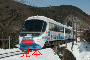 鉄道写真データ（JPEG）、00562676、フジサン特急、8000系（上り後追い）、富士急行、三つ峠〜寿、2016.01.21、（7360×4912）