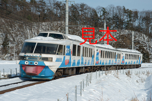 鉄道写真データ（JPEG）、00562712、フジサン特急、2000系（2001号編成）、富士急行、三つ峠〜寿、2016.01.21、（7360×4912）