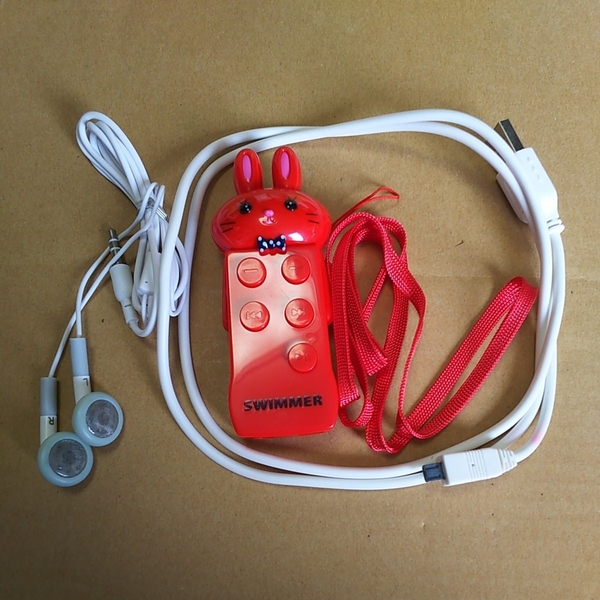 ★うさぎ型MP3プレーヤー USB充電式 オーディオプレーヤー SD32GB対応 レッド