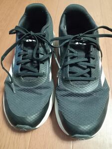 靴　スニーカー　Adidas　24.5