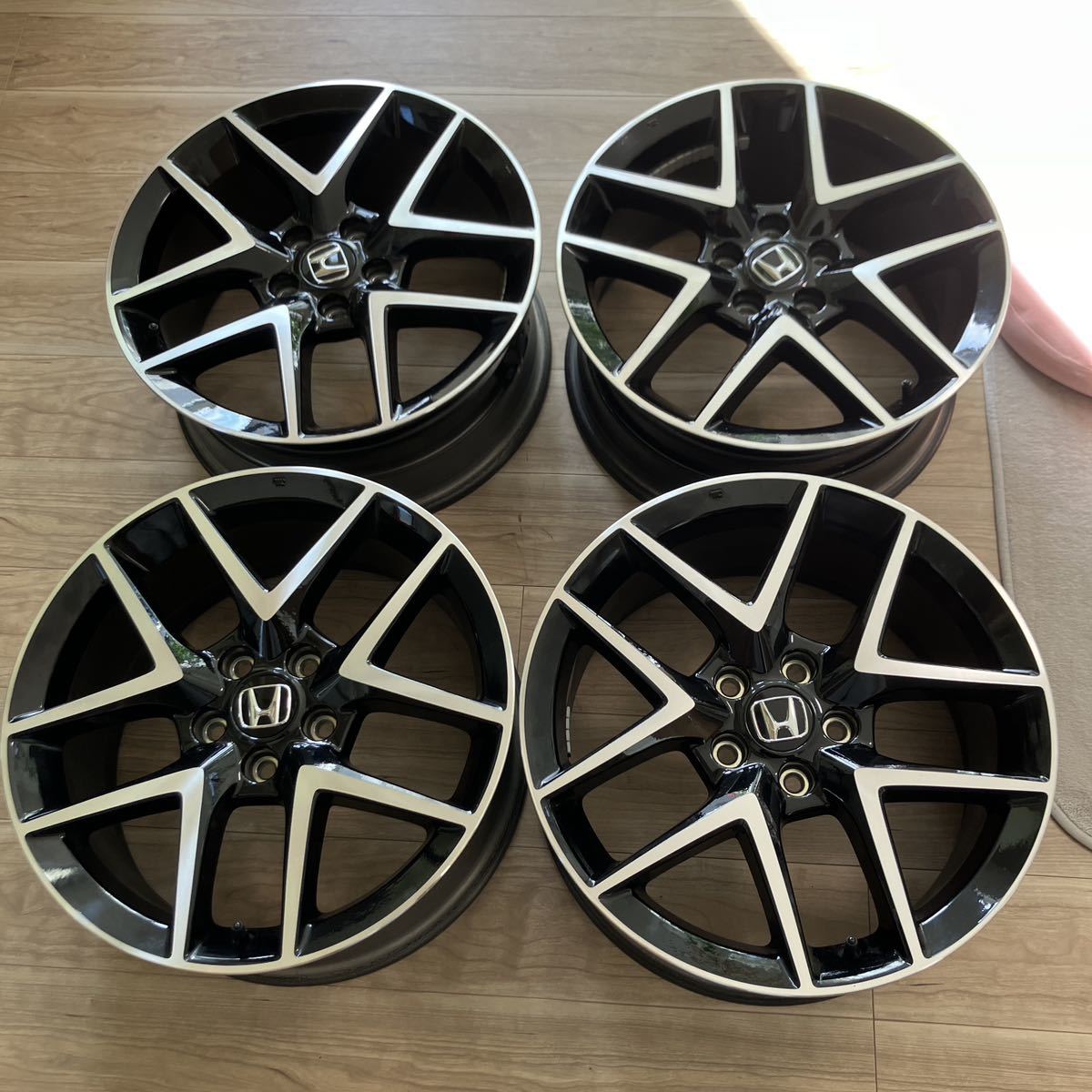 ホンダHondaFK7 シビック 極上品 2本純正ホイール 18インチ ホンダHondaFK7 シビック 極上品 2本純正ホイール 18インチ