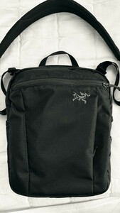 ■送料無料　中古美品　アークテリクス　スリングパック　ブラック　旧スリングブレード4　ショルダー　Arc'teryx　