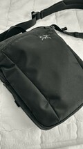 ■送料無料　中古美品　アークテリクス　スリングパック　ブラック　旧スリングブレード4　ショルダー　Arc'teryx　_画像4