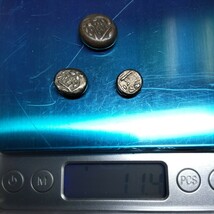 日本古銭3点　豆板銀　豆銀　両面大黒硬貨　総重量11.4グラム　擦れ汚れ有り。コレクター垂涎の1品（銀含有り。）_画像9