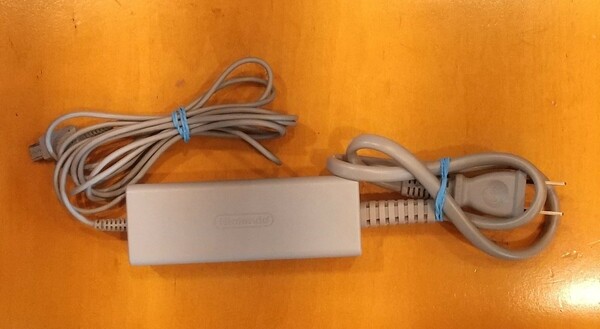 WiiU ゲームパッド 充電アダプター 純正品～モニター充電器
