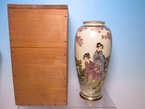 ☆明治時代 九谷焼 小山 金彩色絵日本美人図の花瓶 18,5cm 木箱付 京薩摩 