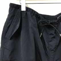 I1300-R◆H&M エイチアンドエム パラシュートパンツ◆サイズM レディース メンズ可 大きめ シャカシャカ 薄手 ジョガー カーゴ ブラック_画像2