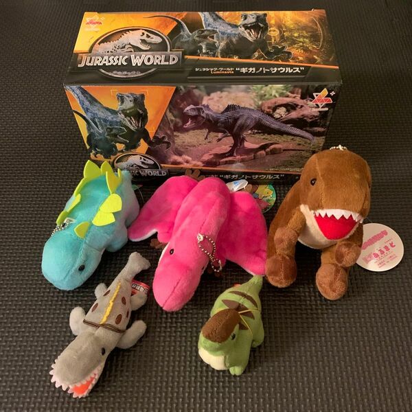 恐竜シリーズ　ジュラシックワールド　ギガノトサウルス　フィギュア　ぬいぐるみ5体セット