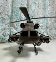 ヘリコプター　玩具　置物　ブリキ？製　長さ42㎝　高さ18㎝　Ｌ－１_画像2