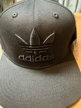 新品ADIDASアディダスブラック系キャップ帽子フリーサイズ_画像2