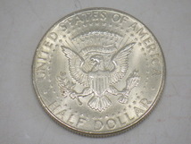 h4A063Z0.1 外国コイン アメリカ ケネディ1/2ドル銀貨 ハーフダラー 50セント 銀貨 1964年_画像4